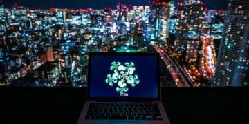 DeFi Wallets: Choosing the Right One for Your Strategy in the US - Cover Image